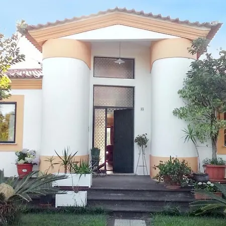 Charming House With Sea View In Hébergement de vacances Angra do Heroísmo
