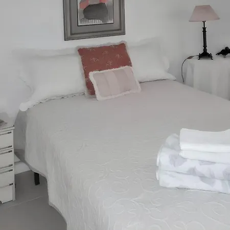 Charming House With Sea View In Hébergement de vacances *