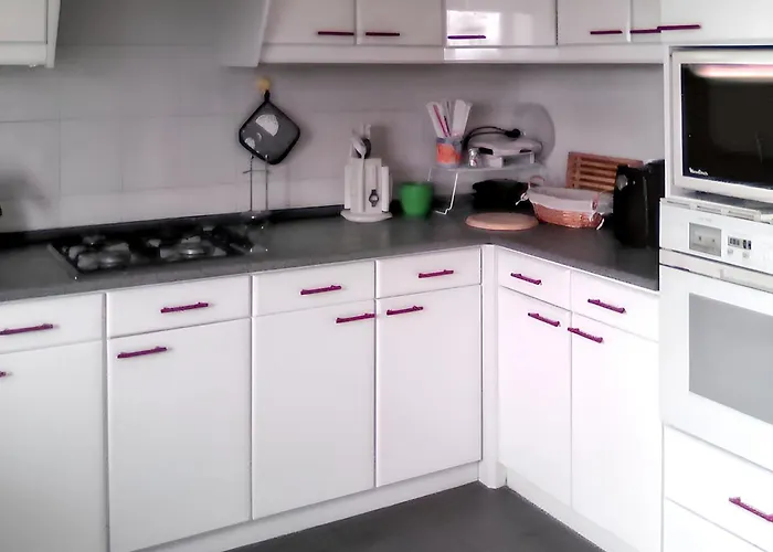 Seaside Haven: 3-bedroom House With Garden In * Angra do Heroismo